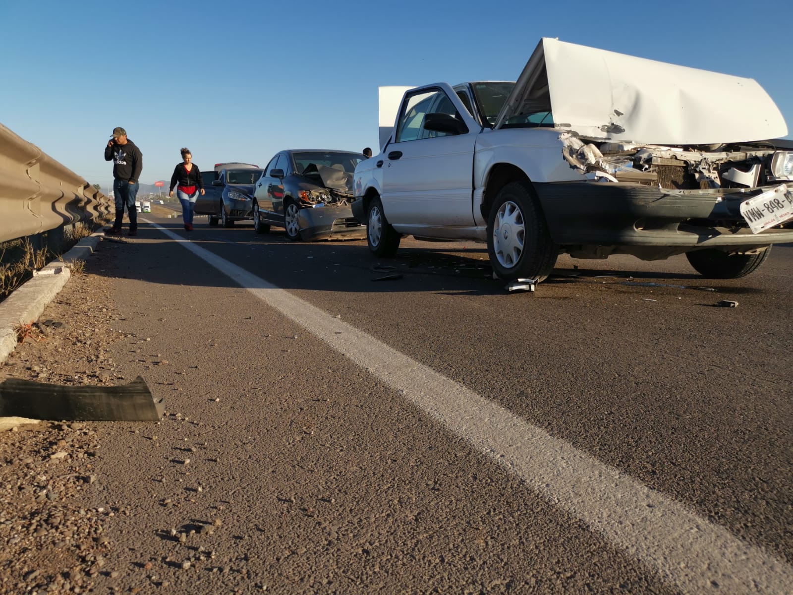 ‘Carambola’ por la México 15, en Ahome, deja una mujer lesionada y varios autos dañados