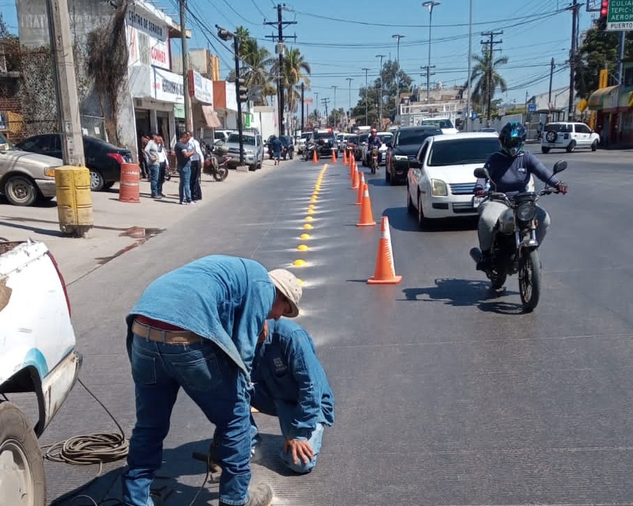 Coloca Ayuntamiento de Mazatlán 33 boyas viales sobre Avenida Gabriel Leyva