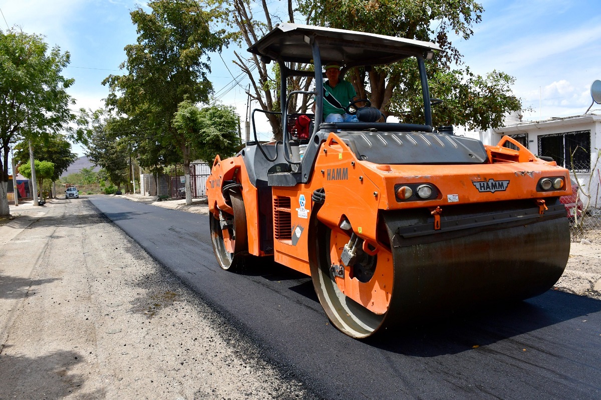 Continúan obras de reencarpetado en fraccionamiento Los Huertos y el sur de la ciudad