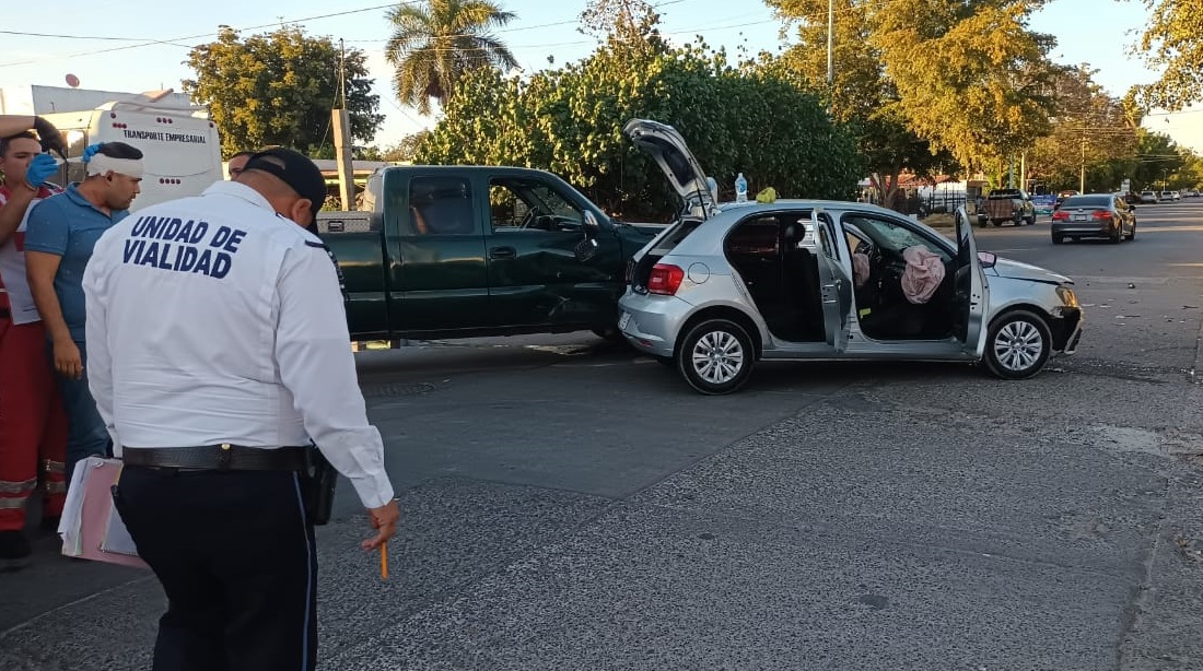Cuatro lesionados en choque al sur de Los Mochis