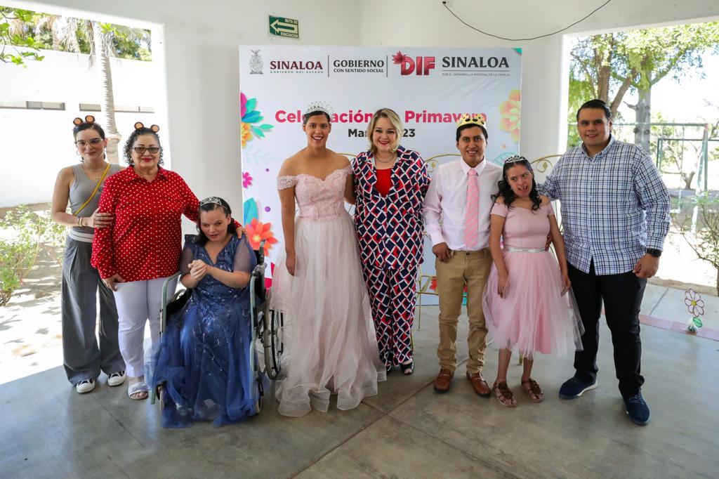 Presidenta de DIF Sinaloa corona a los reyes de la primavera del Centro Madre Teresa de Calcuta