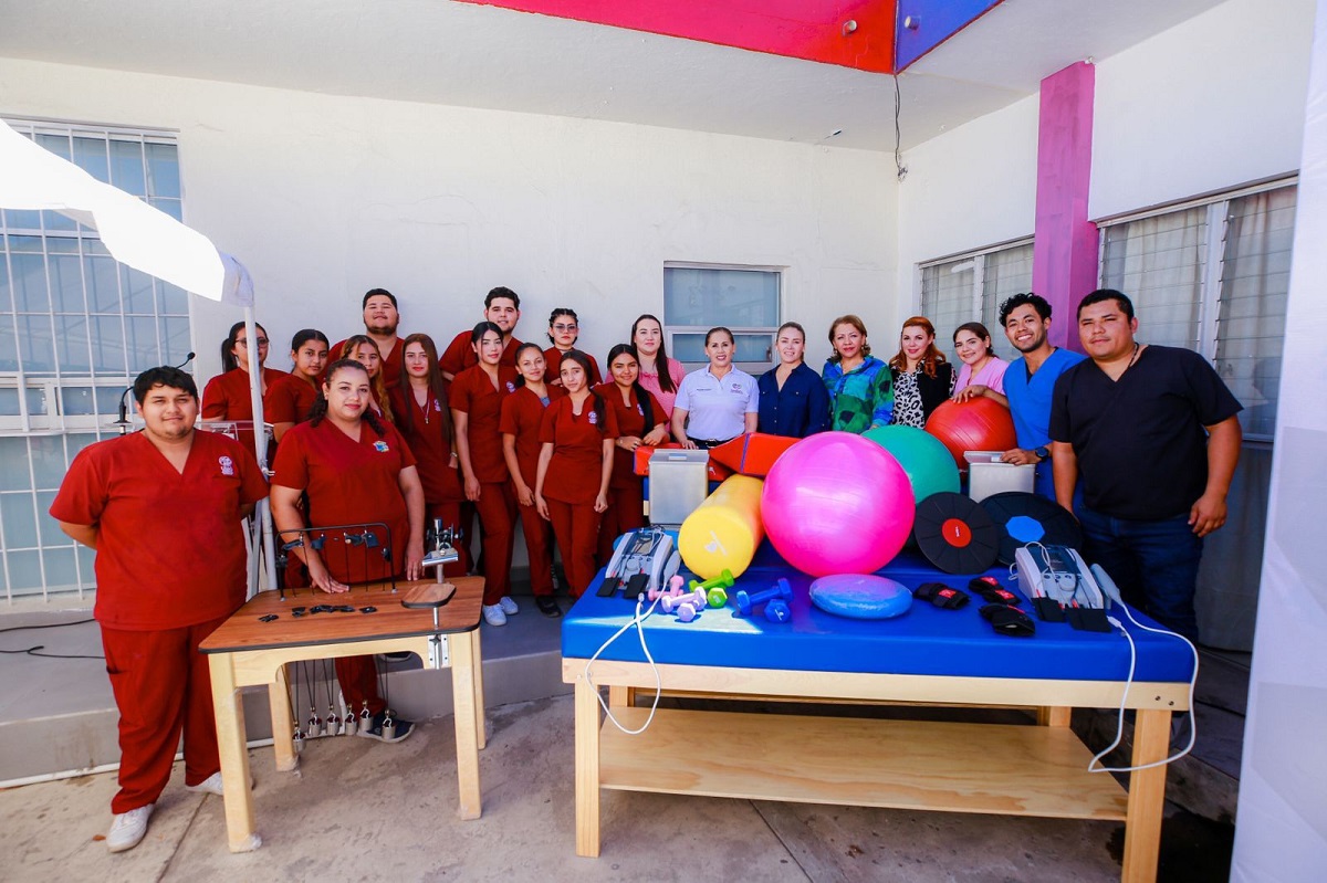 DIF Sinaloa entrega equipamiento a Unidad Básica de Rehabilitación en Escuinapa