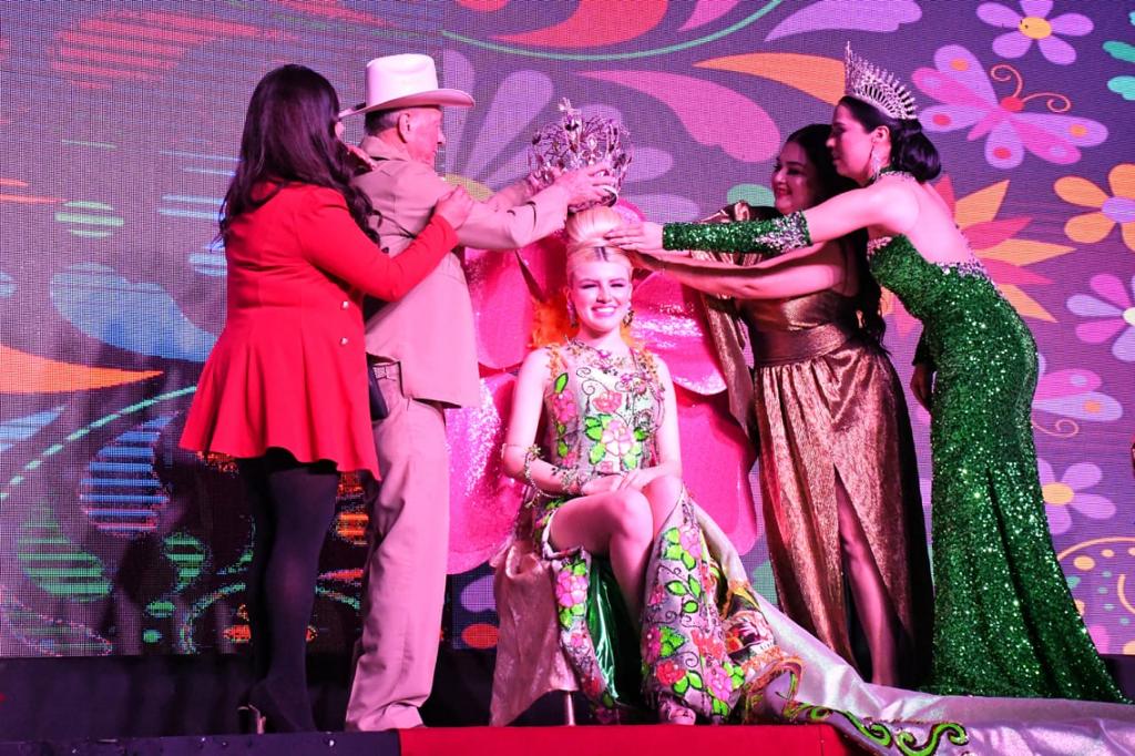 Arrancan las fiestas del Carnaval Angostura 2023 con la coronación de la reina de los Juegos Florales, Flor Zulema López