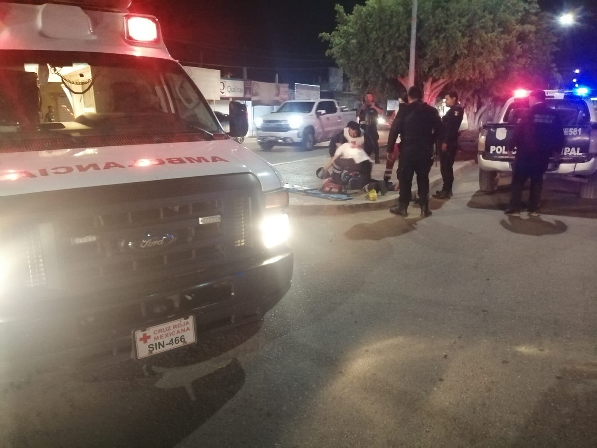 Vehículo desconocido atropella a peatón en Juan José Ríos, Guasave