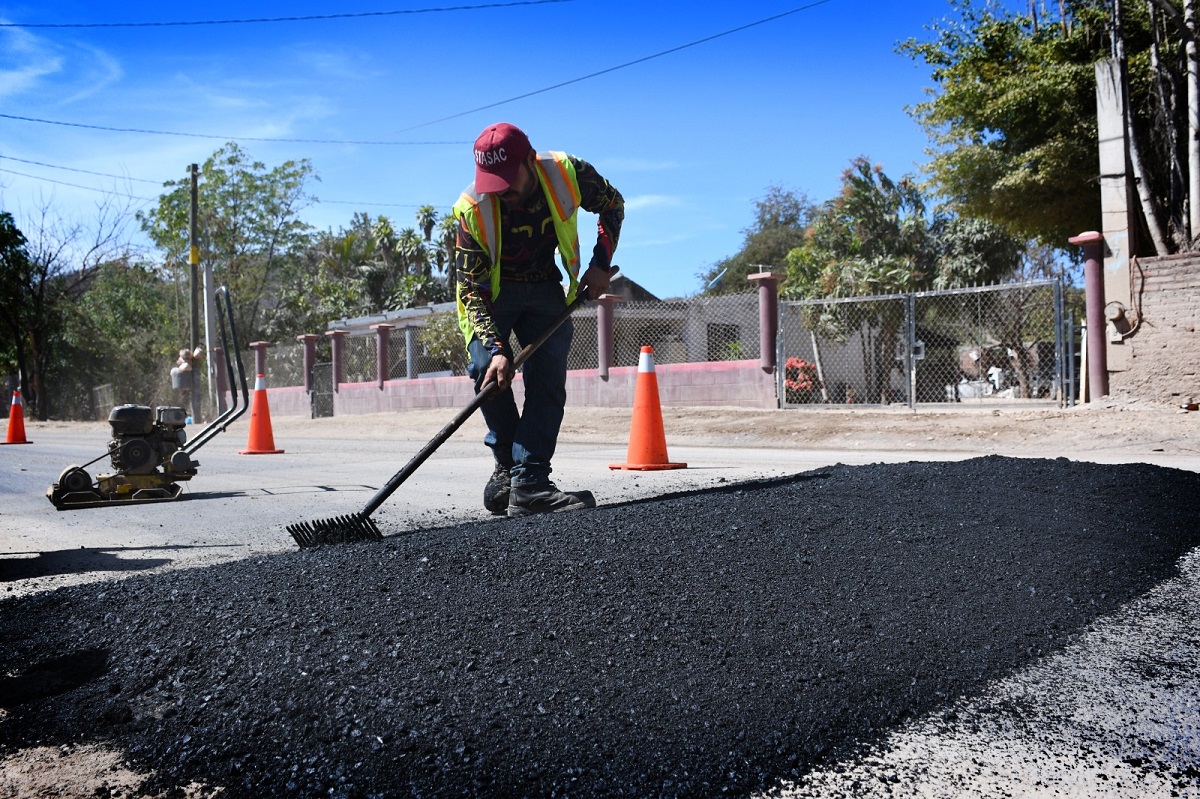 Instalan reductores de velocidad en carretera de Mojolo, en Culiacán