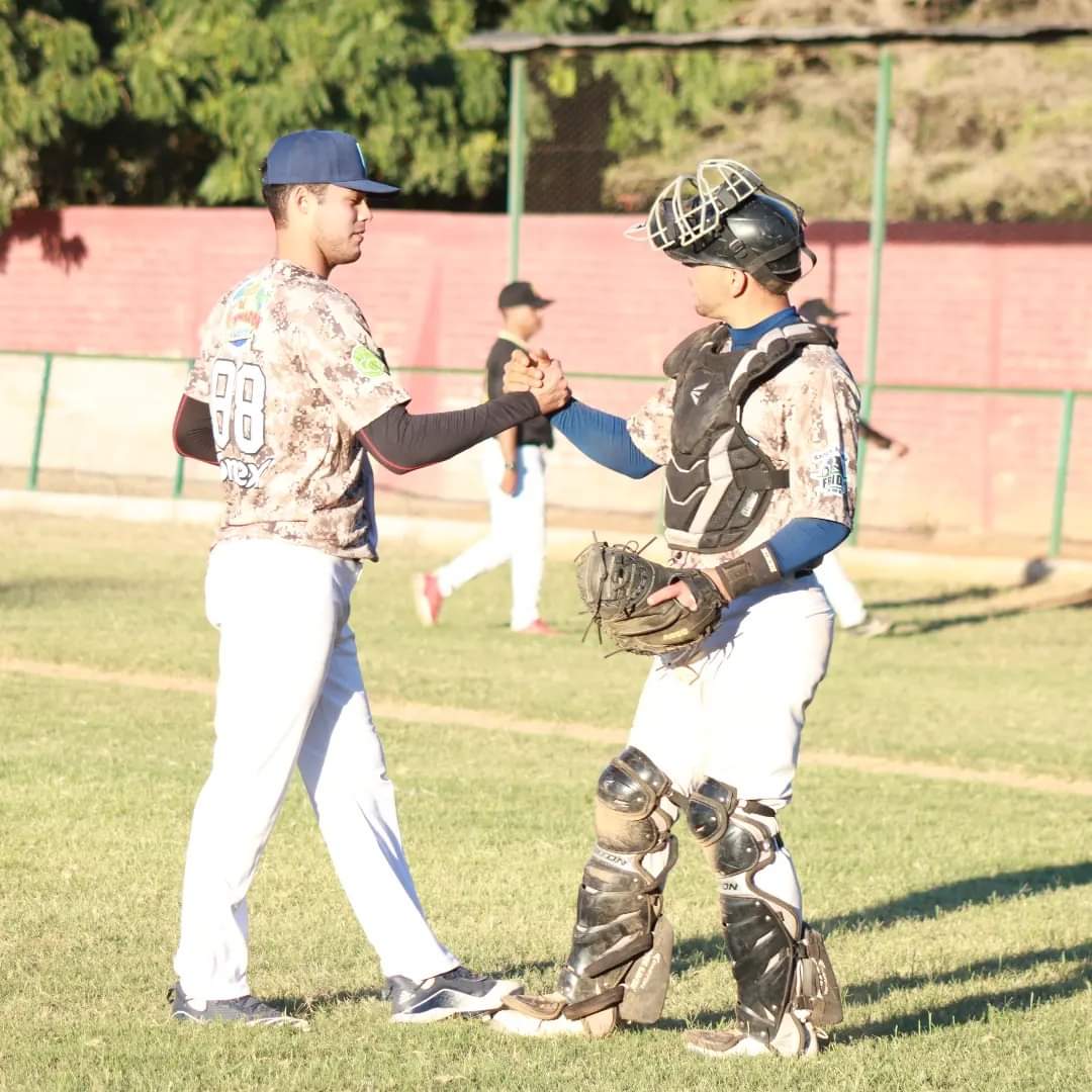 El beisbol de la liga Péimbert Camacho arrancó con seis barridas
