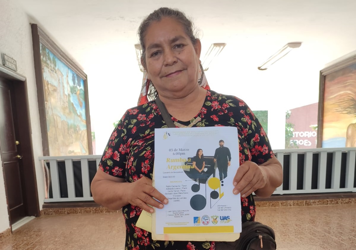 ¡La mejor promotora! Mamá va desde Pueblo Viejo al Centro de Guasave vendiendo boletos para concierto de su hijo