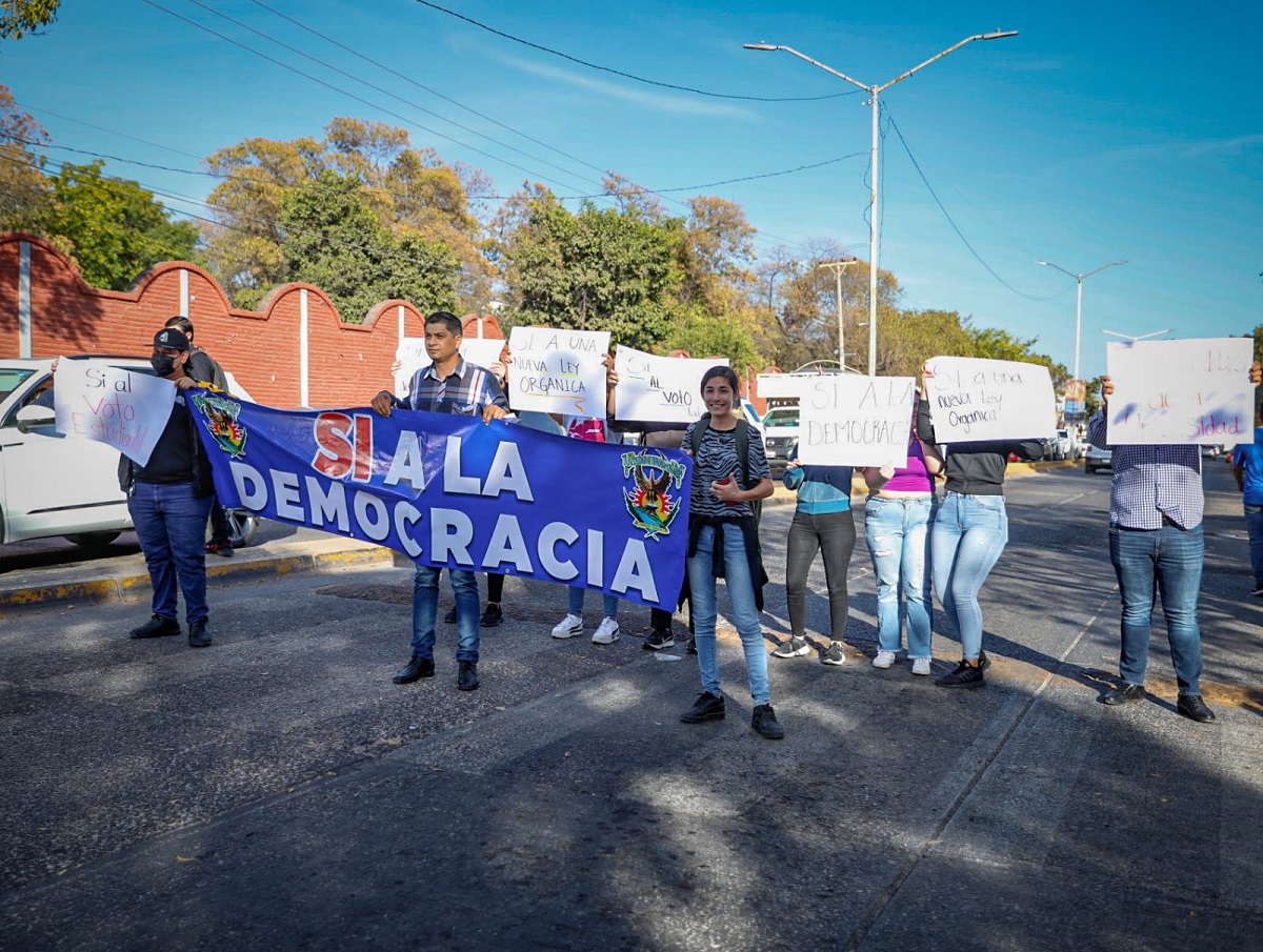 “La UAS necesita quimioterapia urgente para eliminar el cáncer del PAS”: Estudiantes se manifiestan a favor de las reformas