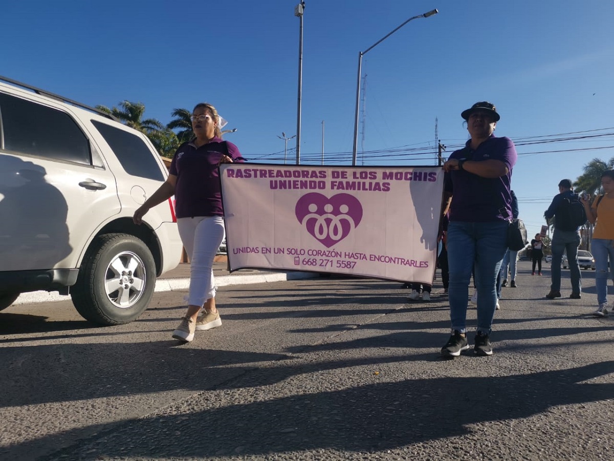 Federación de Mujeres Transformando Sinaloa marchan en Los Mochis y exigen justicia por sus desaparecidos