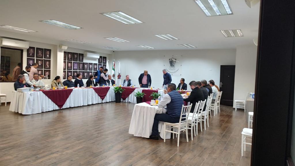 “O se calman, o se van a sus casas”: Gerardo Vargas advierte a los funcionarios alborotados en política