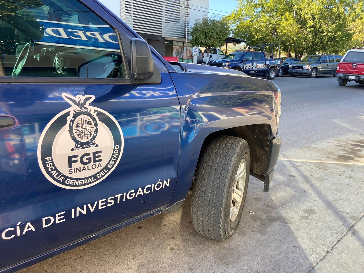 Abandonan a hombre sin vida a las afueras de una funeraria en Guamúchil