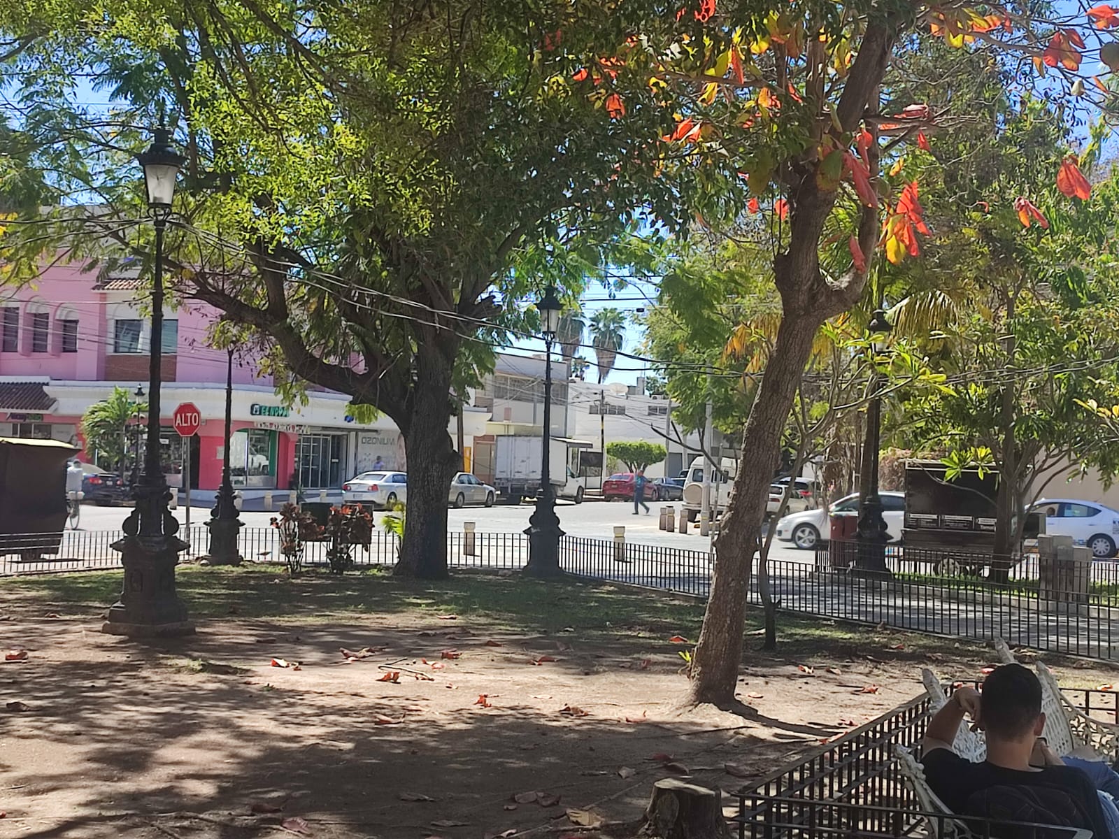 ¡Van por nuevo rostro! Es hermosa esta plazuela, pero va a quedar mucho mejor la 27 de Septiembre de Los Mochis: Alcalde