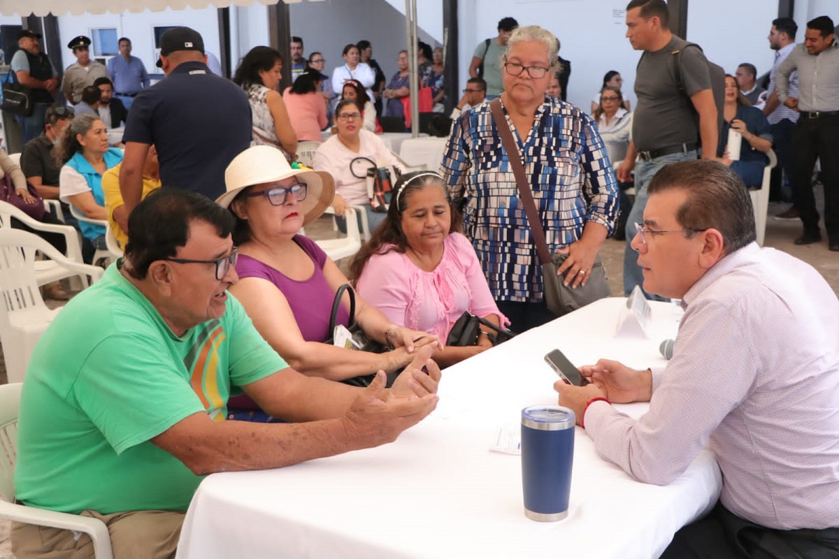 Buscarán dar celeridad en atención a ‘Escuchando a la Gente’ de Mazatlán, este lunes fueron 240 peticiones