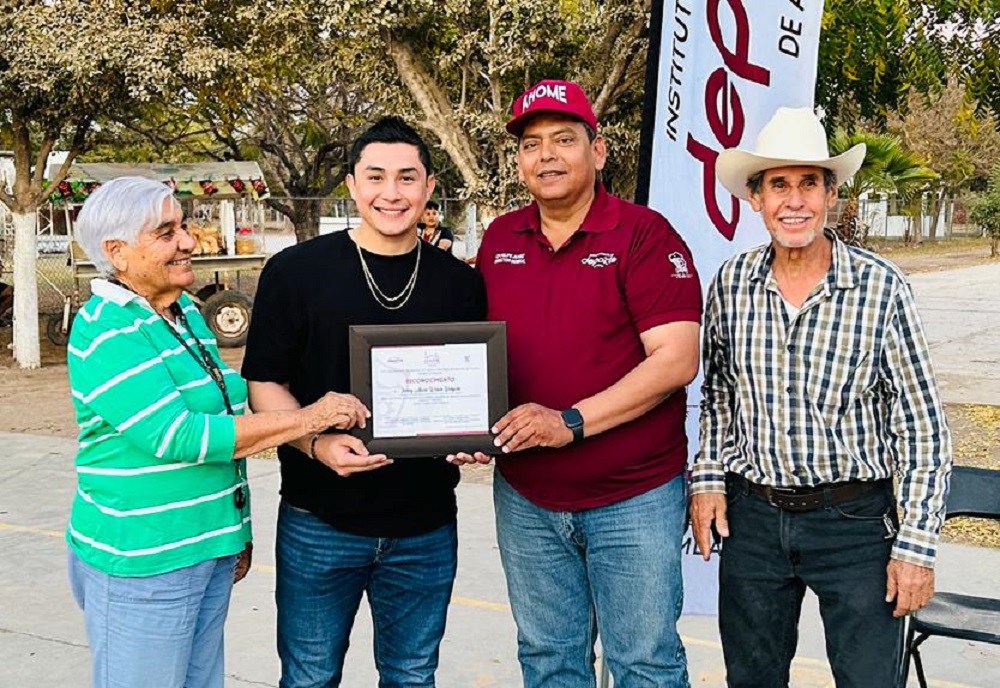 ¡Es profeta en su tierra! Galardonan a Irving Wilson tras participar en el Clásico Mundial de Beisbol