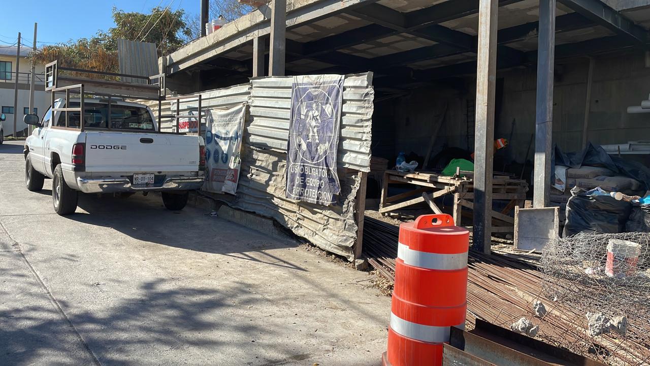 Con todo y sellos, retoman trabajos en obra suspendida en Cerro del Vigía en Mazatlán
