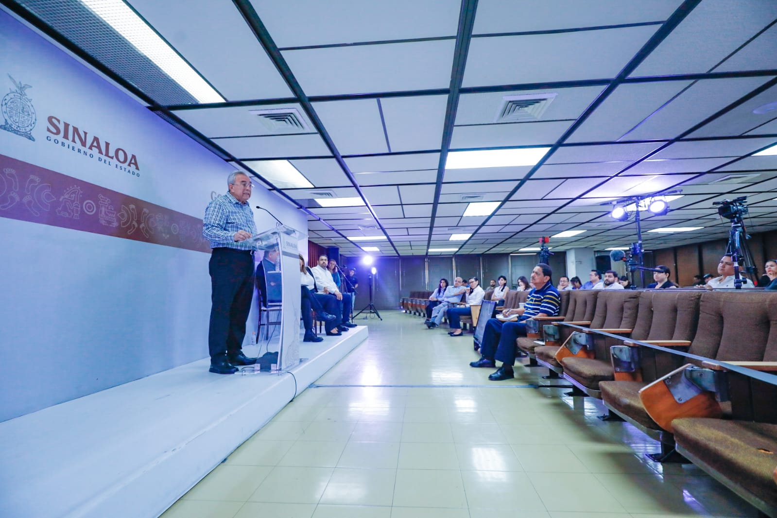 ‘No se encierren en su burbuja’: Rocha regaña a secretarios de su gabinete en la ‘semanera’