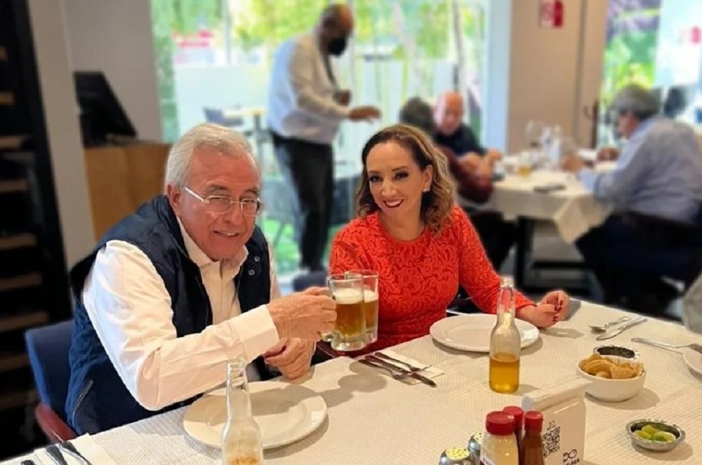 No solo con ‘corcholatas’ de Morena, Rocha comió con Claudia Ruiz Massieu en su gira por Culiacán