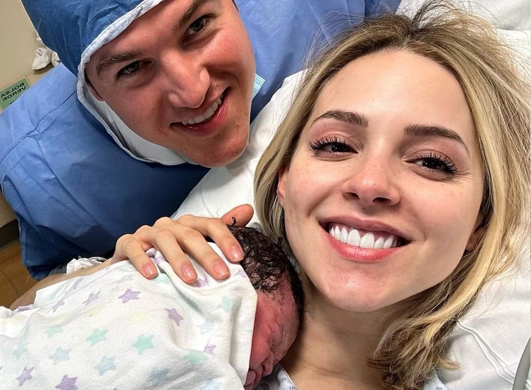 Mariel llega al mundo… Mariana Rodríguez y Samuel García, gobernador de Nuevo León, reciben a su hija