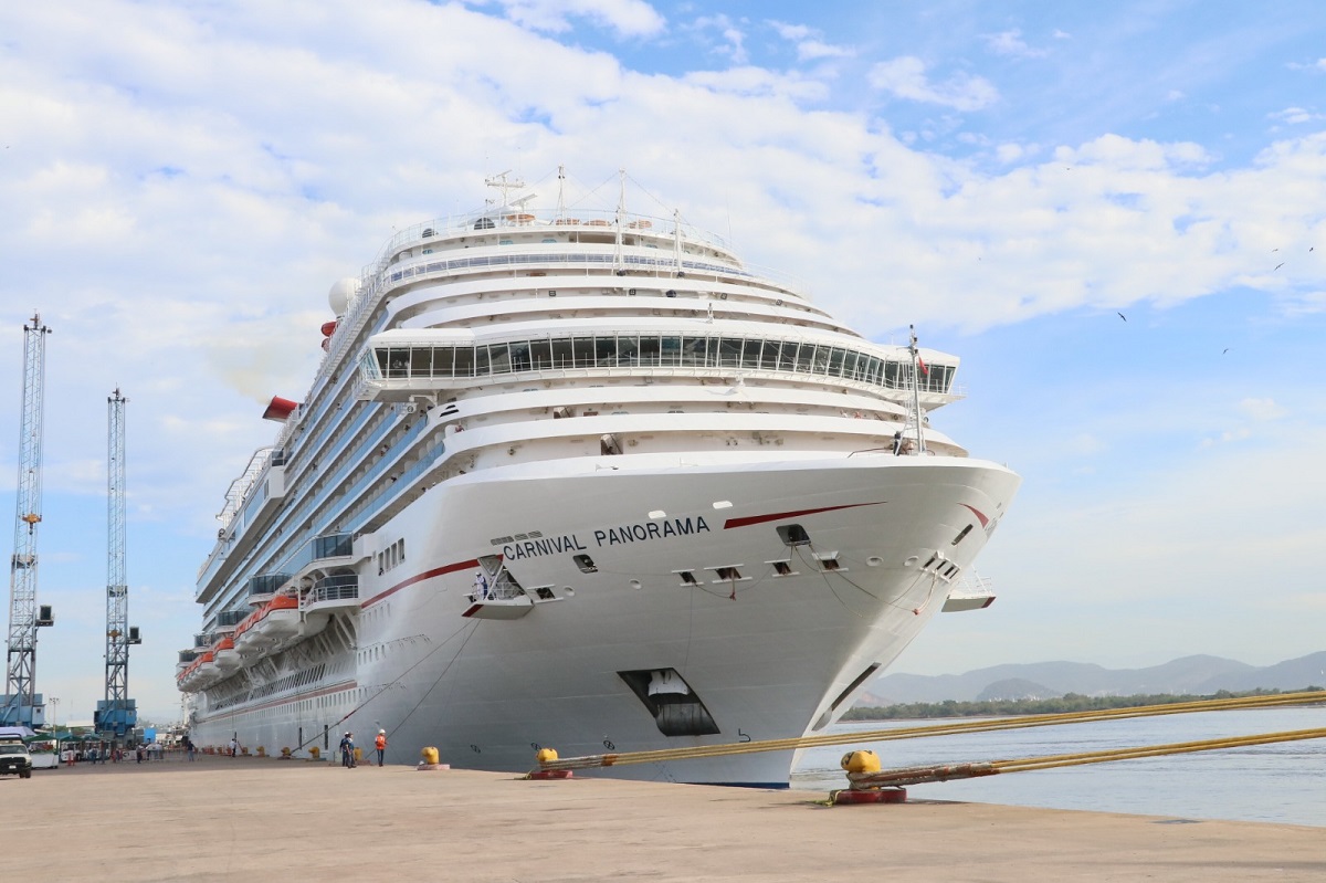 Suma Mazatlán 48 cruceros este 2023; este martes llegaron el Zaandam y Carnival Panorama con 8 mil 253 visitantes