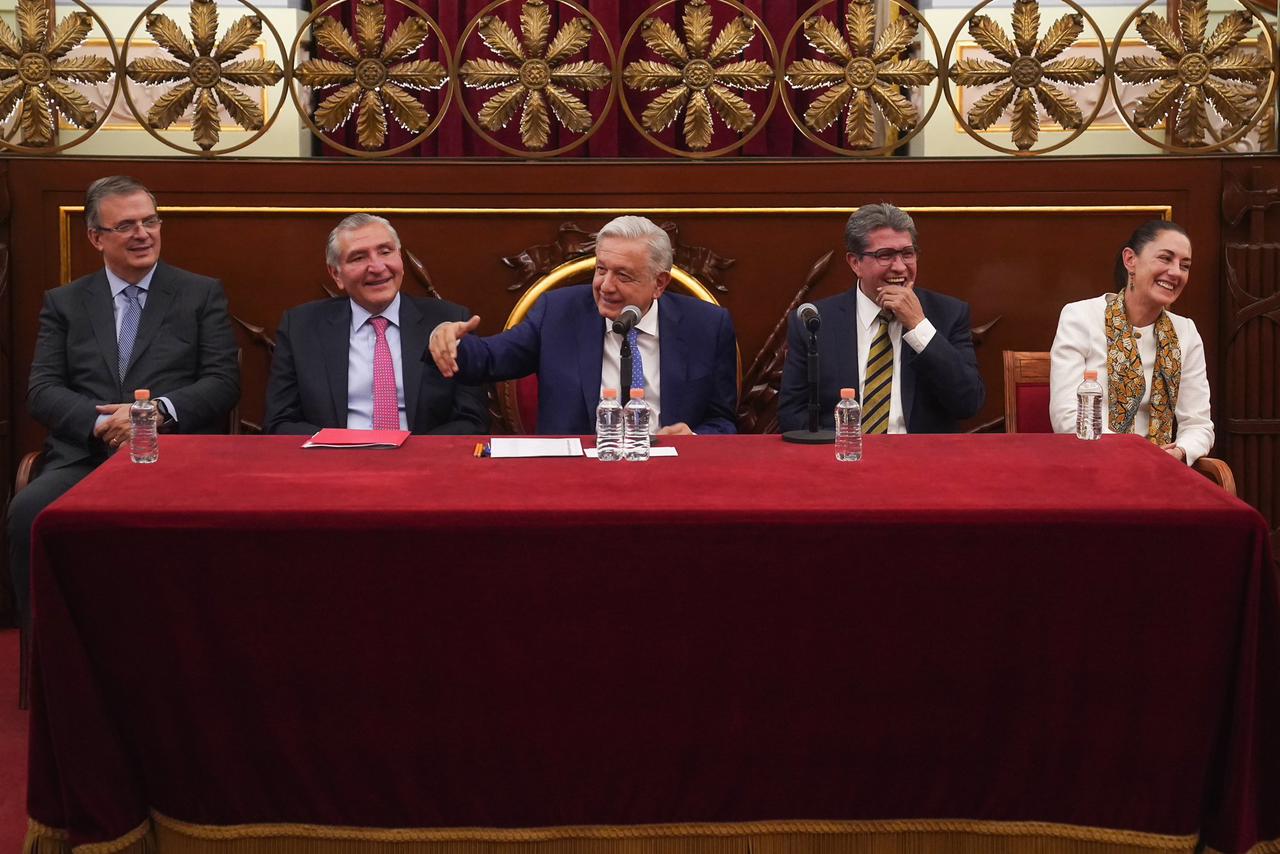 AMLO reúne a las cuatro ‘corcholatas’: Llama a garantizar la unidad y evitar la división