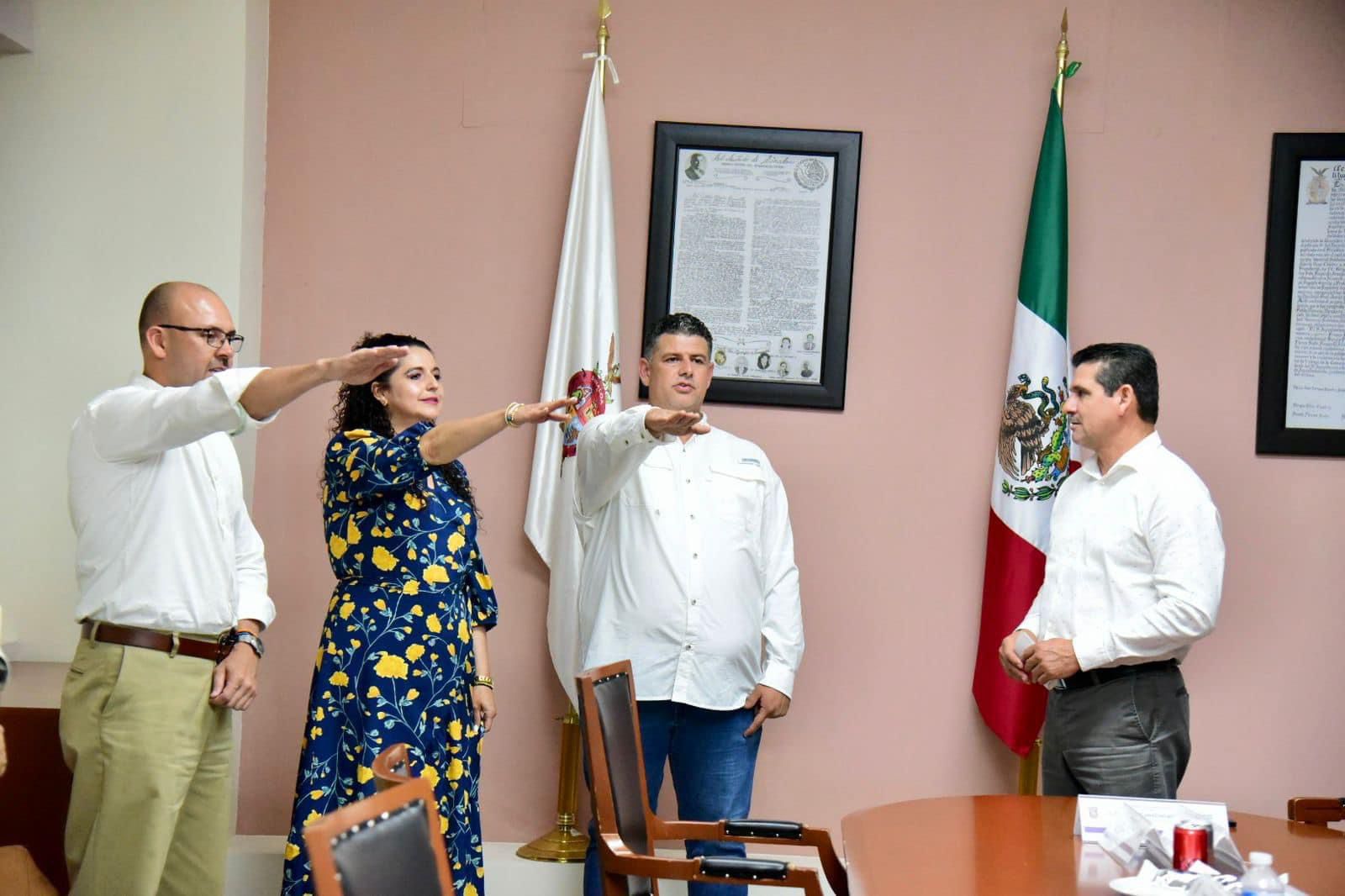 Alcalde toma protesta oficial a tres nuevos funcionarios de Salvador Alvarado