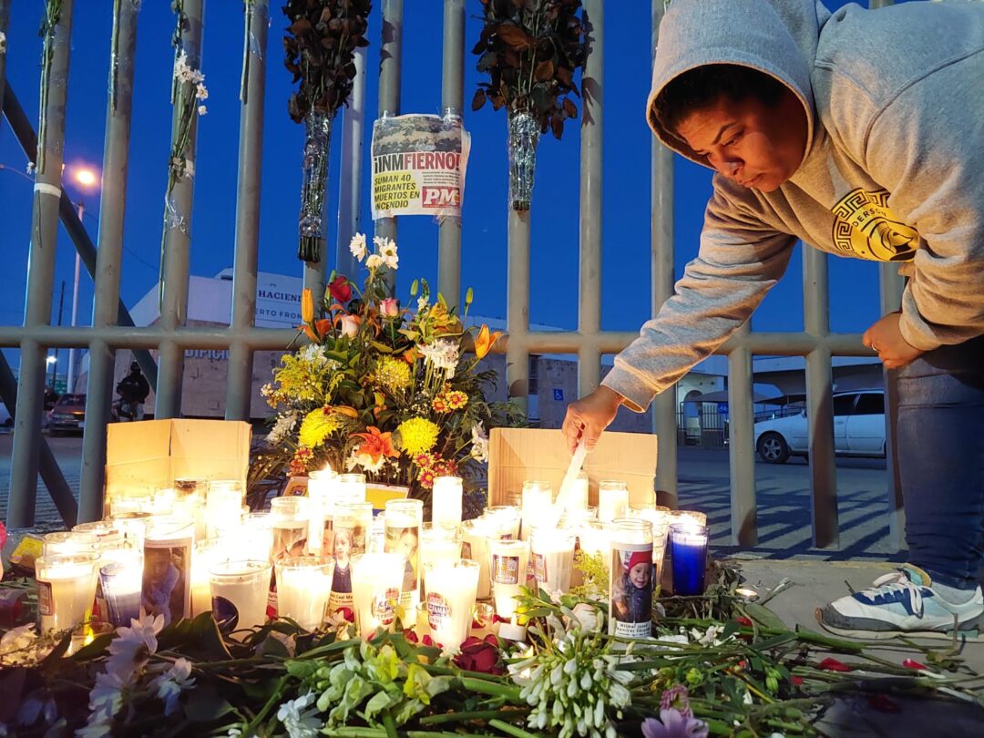 En traslado al CENIAQ muere otro migrante; suman 40 las víctimas mortales del siniestro en Ciudad Juárez