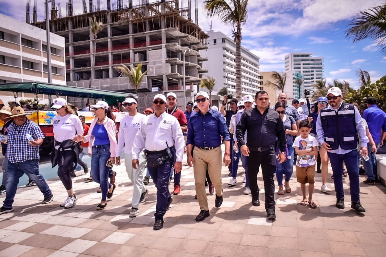 Autoridades municipales de Mazatlán recorren zona costera en el primer día de Semana Santa