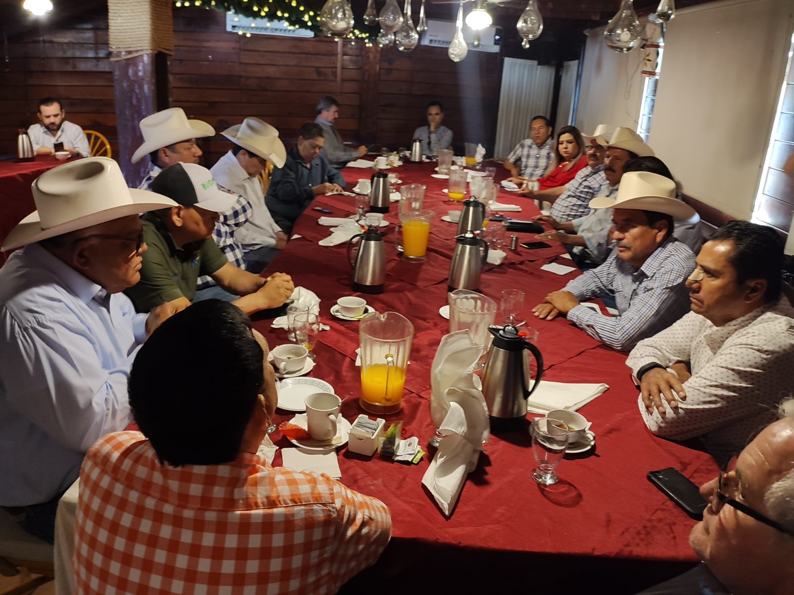 ¡El movimiento no se desactiva! Sigue en pie la megamarcha desde El Carrizo hasta Culiacán en busca de precio justo de granos
