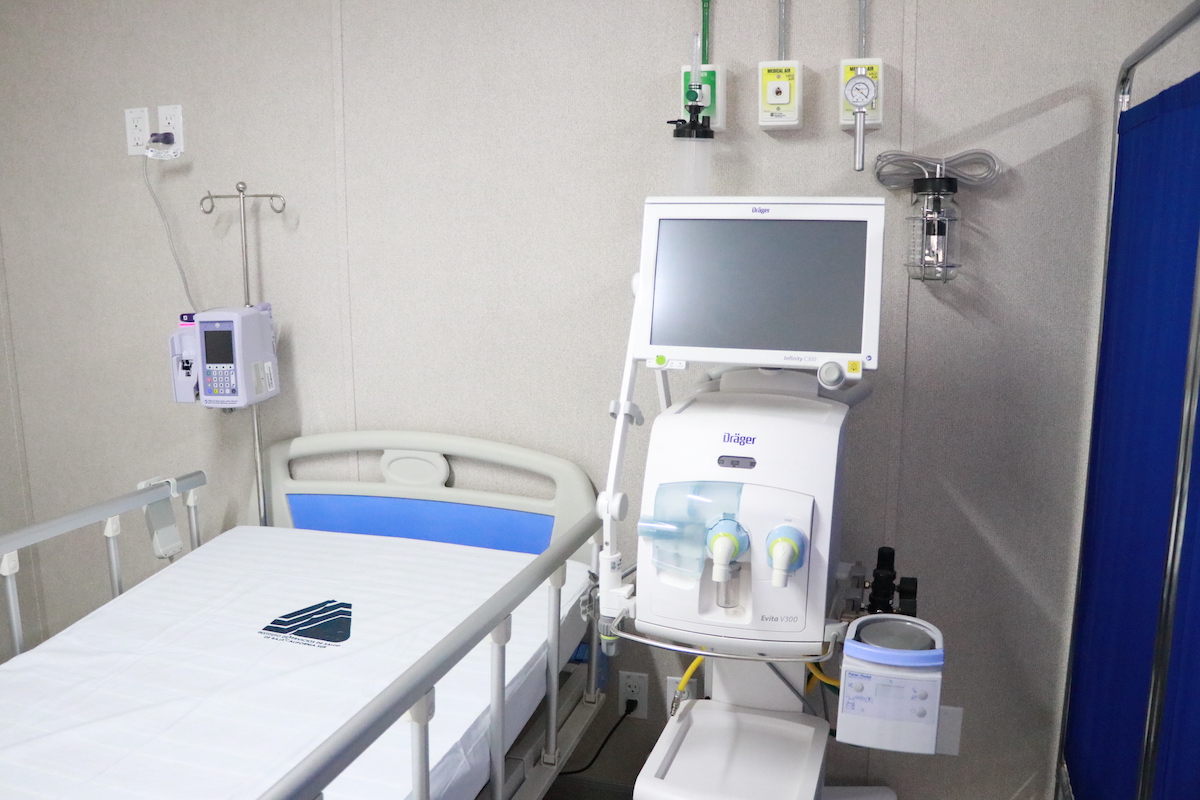 Promedio semanal de muertes por COVID pasó de dos dígitos a menos de un dígito, destaca subsecretario de Salud