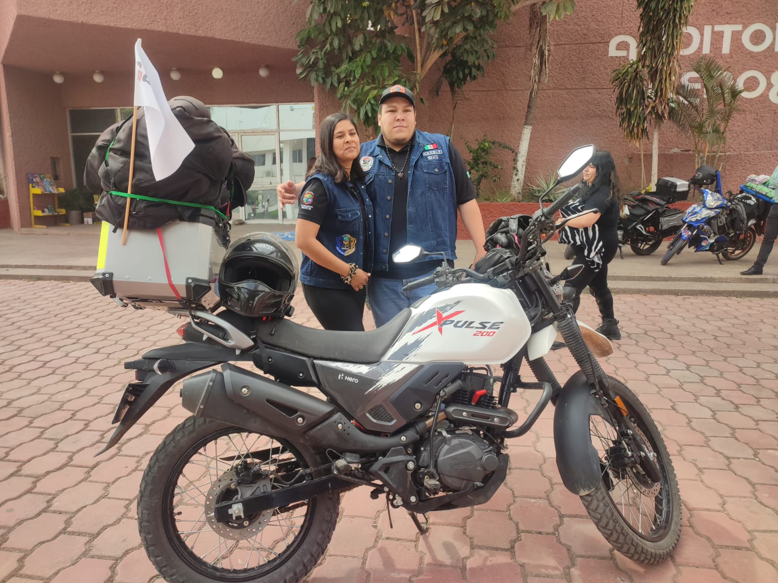 Hasta la Patagonia Argentina: CarySel, la pareja guasavense que recorrerá Latinoamericana en su moto