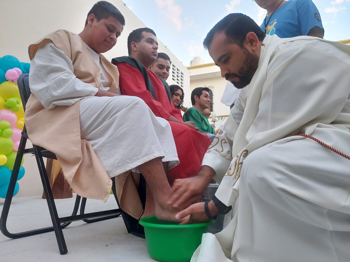 Con lavado de pies en la Pascua Juvenil 2023, se dio el inicio al triduo pascual de Semana Santa
