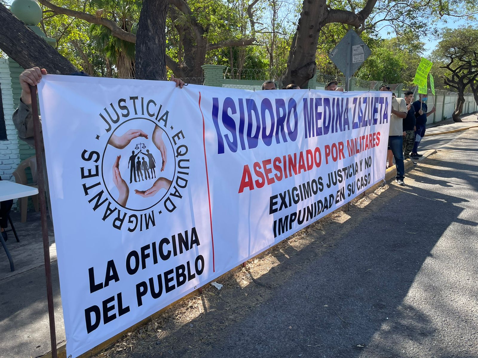 Con manifestación en el Cuartel Militar, exigen justicia para Don Goyo, asesinado presuntamente por militares en cateo de la Hidalgo