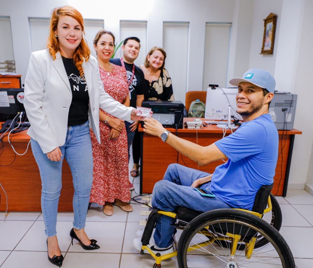 ¡Descuento en el transporte público! DIF entrega credenciales inteligentes para personas con discapacidad