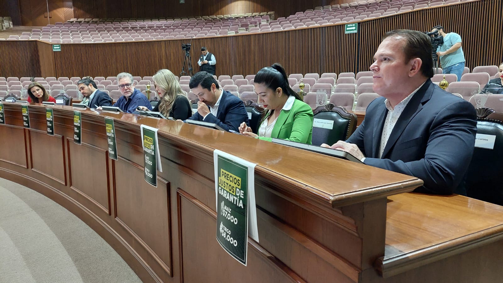 Desde sus curules, diputados piden precios justos para los granos en Sinaloa