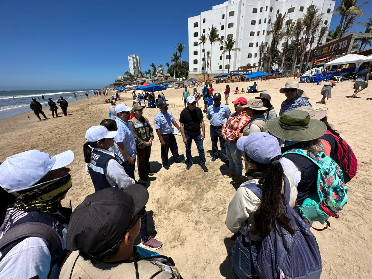 Detectan ‘abusivos’ que lucraban con espacios de playa en Mazatlán