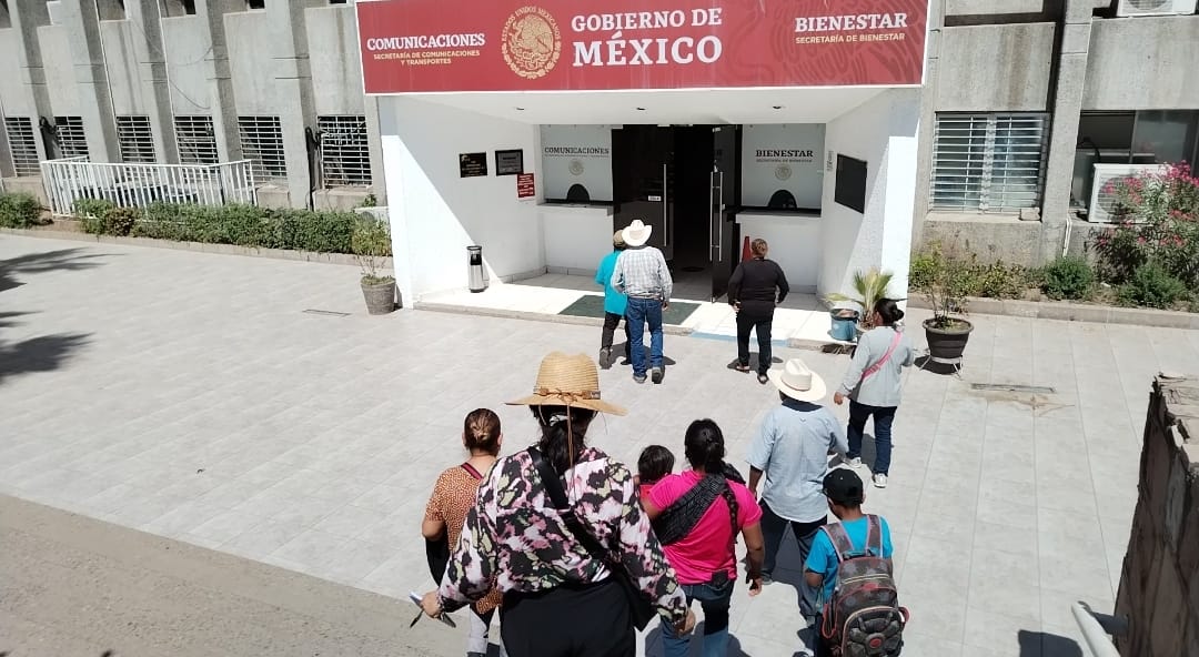 El Movimiento de Unificación y Lucha Triqui se manifestó en la Delegación del Bienestar