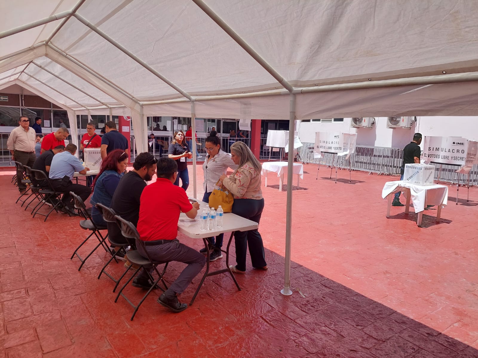 “Que se porten bien y voten en paz”, llama Rocha a trabajadores del Stase