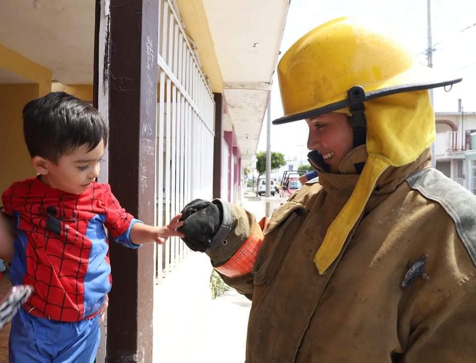 En Mazatlán, los Bomberos tienen fans; así los motivan está Semana Santa