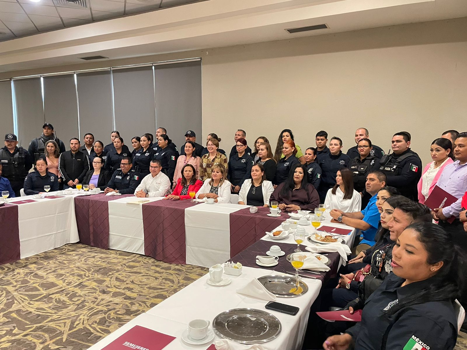 Entrega Semujeres diplomas a corporaciones policiacas por capacitarse en materia de violencia contra la mujer