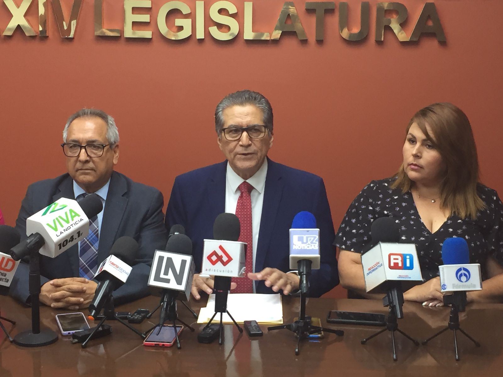 Es una falacia jurídica, responden diputados al rector de la UAS ante suspensión definitiva