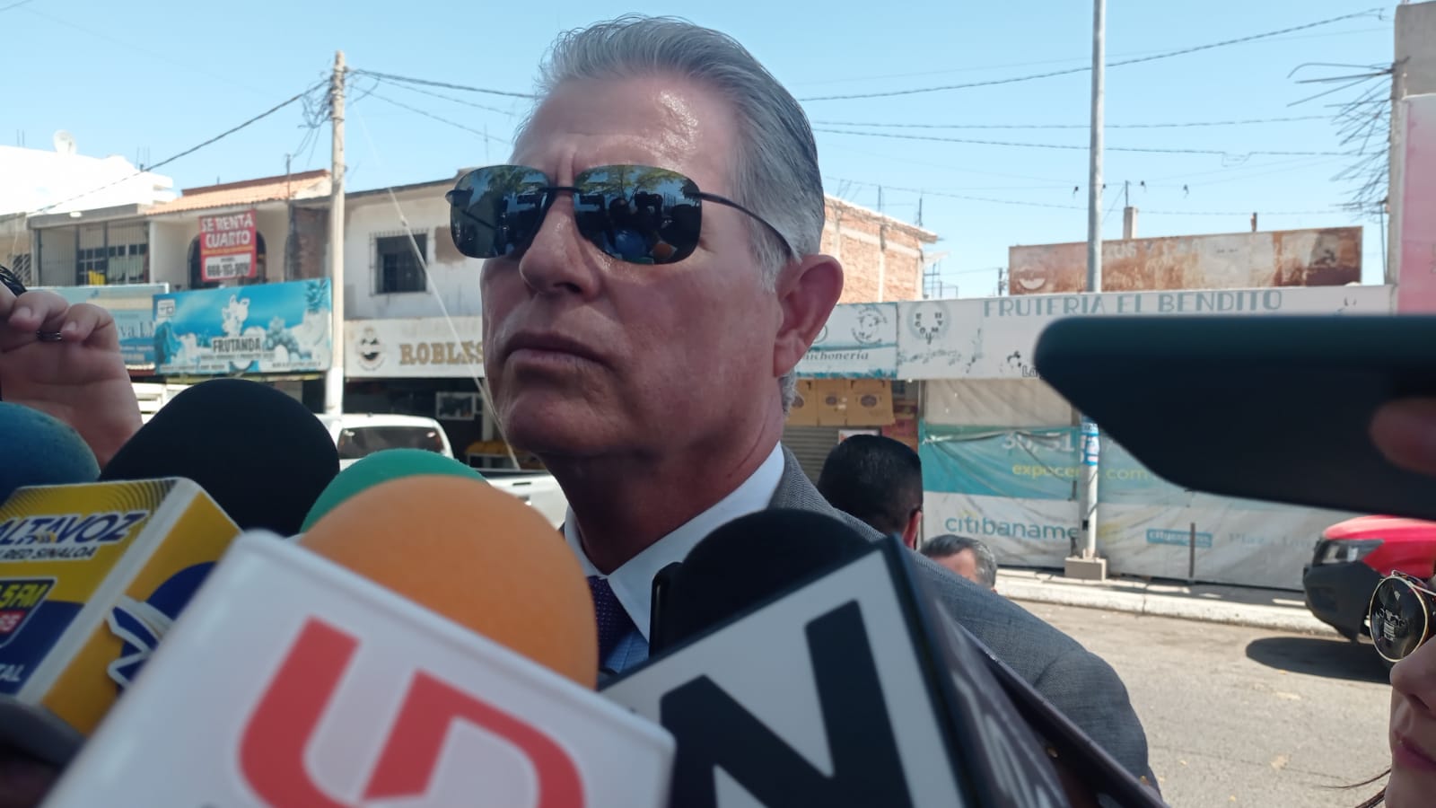 ‘Hay que ver qué es lo que está pasando, han resultado una que otra persona armada por ahí’: Genaro García