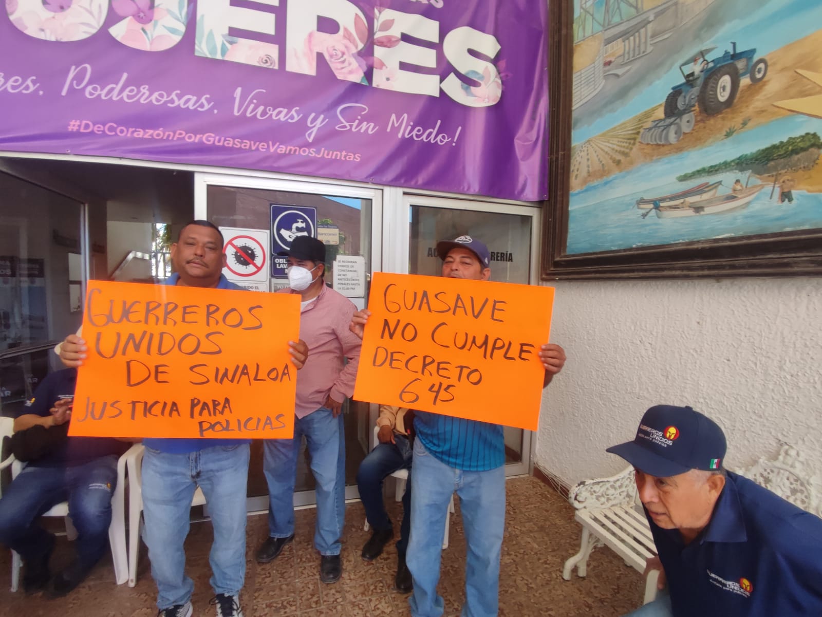 Guerreros Unidos y líderes del Stashag bloquean accesos en el Ayuntamiento de Guasave