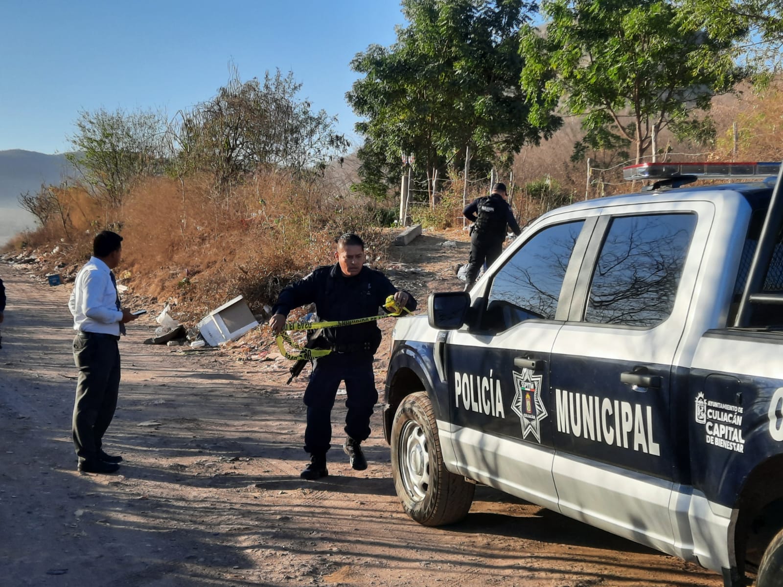 Asesinado a balazos localizan a un hombre, sobre una brecha, al oriente de Culiacán