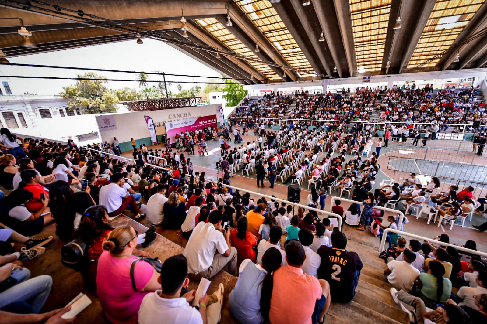 IMJU y Gobierno Municipal entregan más de mil 700 becas a jóvenes mazatlecos