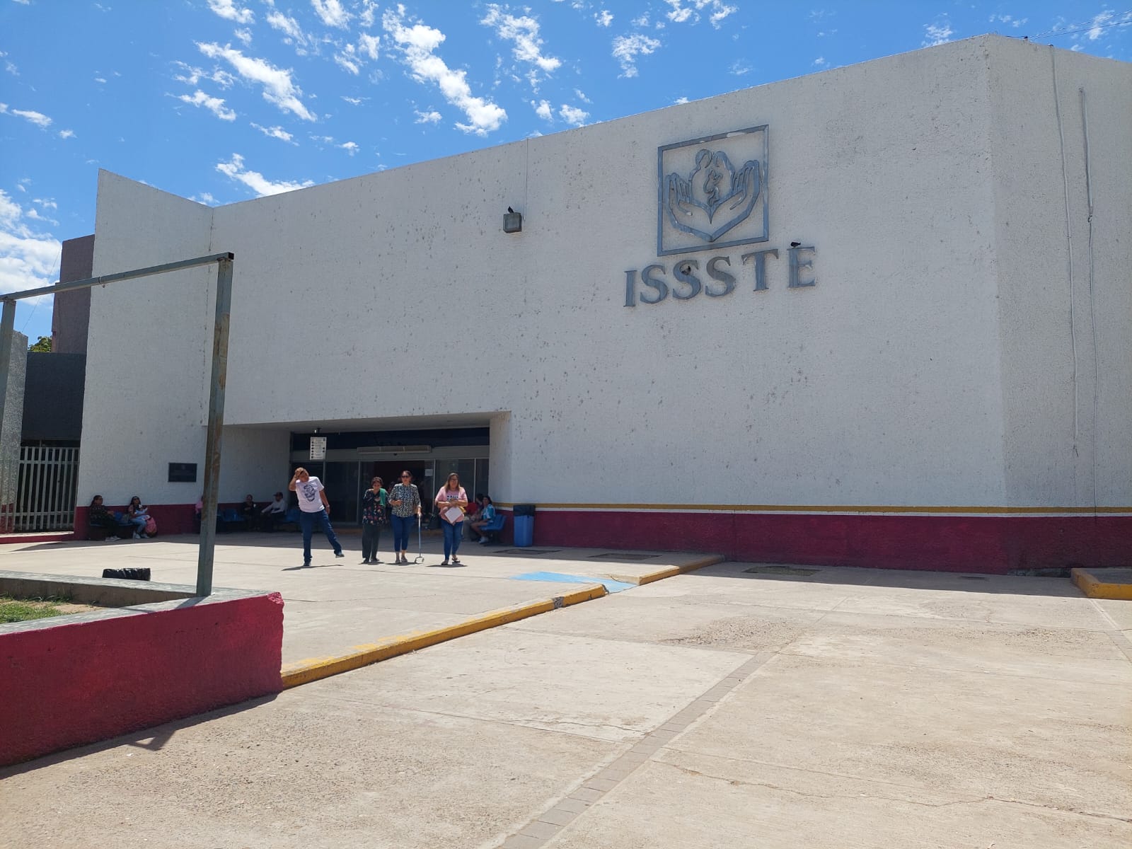Un caos el Issste en atención y entrega de medicamentos en farmacia, reportan derechohabientes