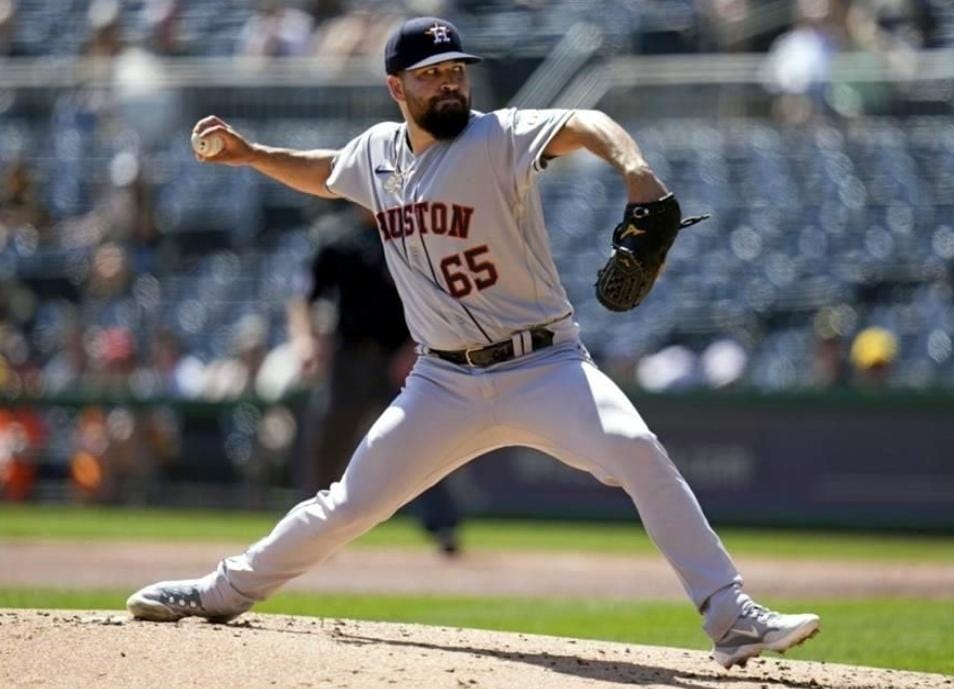 José Urquidy blanquea a los Piratas para su primer triunfo de la campaña 2023 de la MLB
