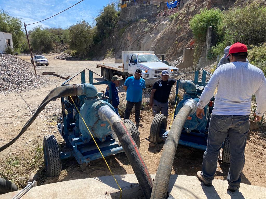 Junta de Agua Potable de Choix  realiza limpieza del pozo de agua contaminado para mejorar calidad: Gerente