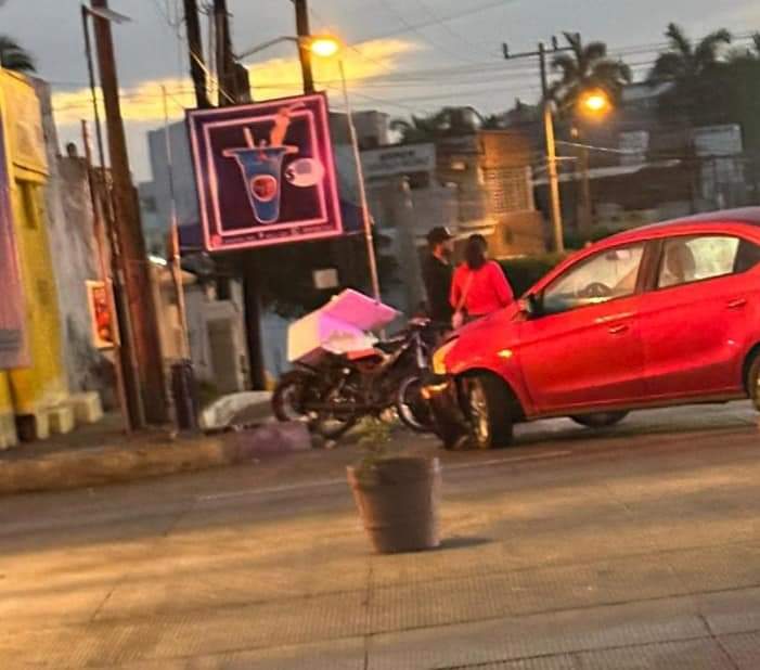 Lesionado queda motociclista en accidente sobre la avenida Del Mar en Mazatlán