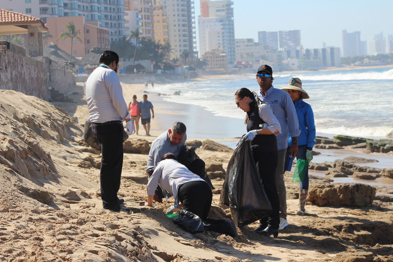 Con 17 brigadas, Mazatlán se suma a la Estrategia Nacional de Limpieza y Conservación de Playas y Costas