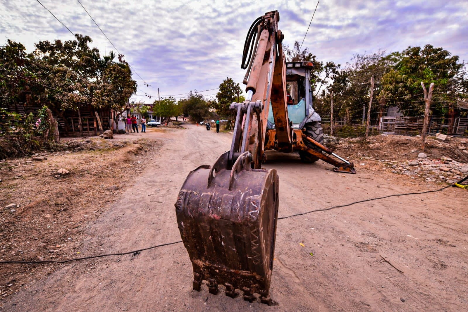Lograrán mejor calidad de vida en la Buenos Aires de Mazatlán; el alcalde se compromete a llevar pavimentación
